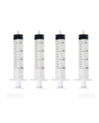 4 Spritzen-Kanülen als Kostümaccessoire