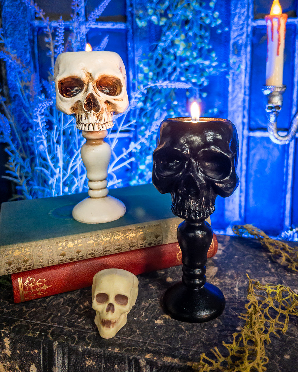 Antique White Skull Tealight Holder On Base 14.5cm