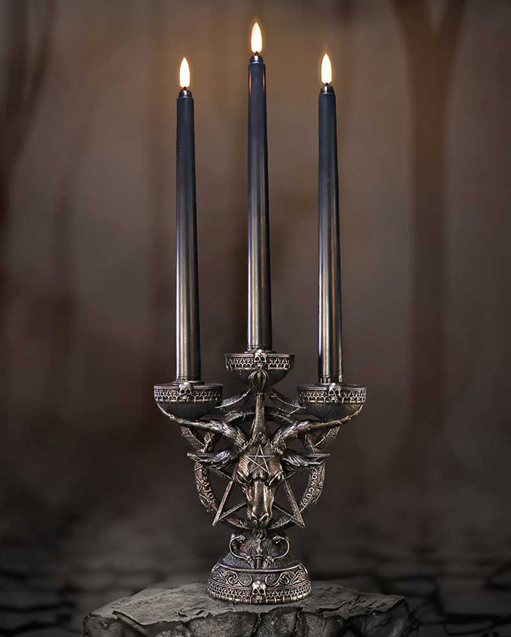 Baphomet's Strahlender Kerzenleuchter mit LED Kerzen 46cm