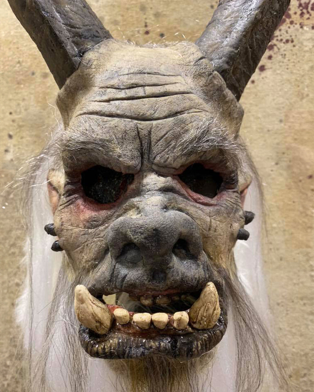 Blizzard Schnee Krampus Maske