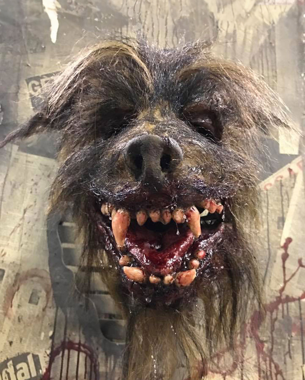 Blutige Werwolf Maske mit struppigem Kunstfell