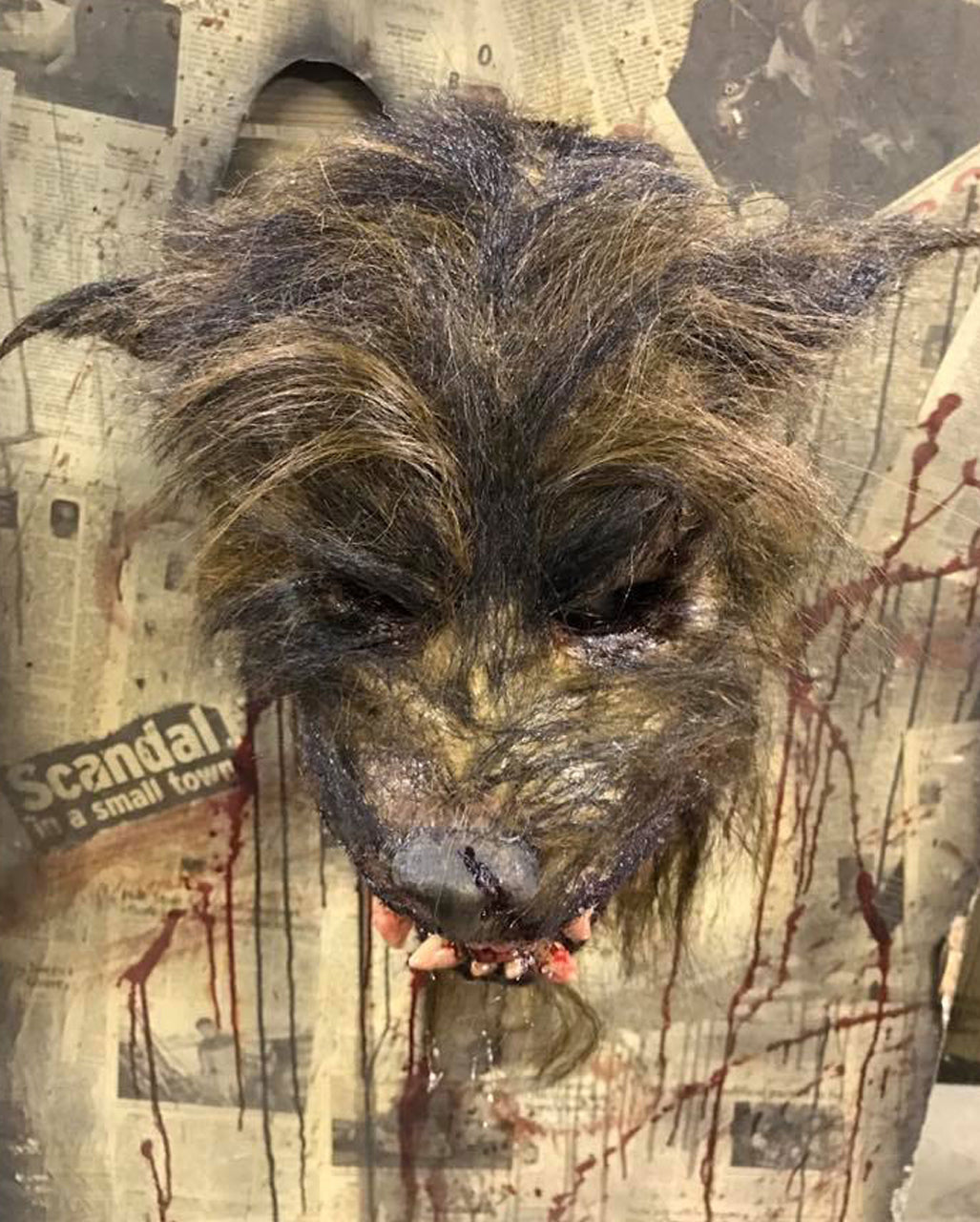Blutige Werwolf Maske mit struppigem Kunstfell