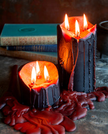 Schwarze Stumpenkerze mit Vampir Blut 7,5cm