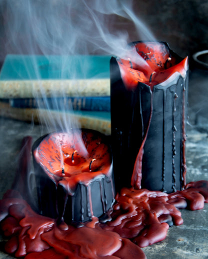 Schwarze Stumpenkerze mit Vampir Blut 7,5cm