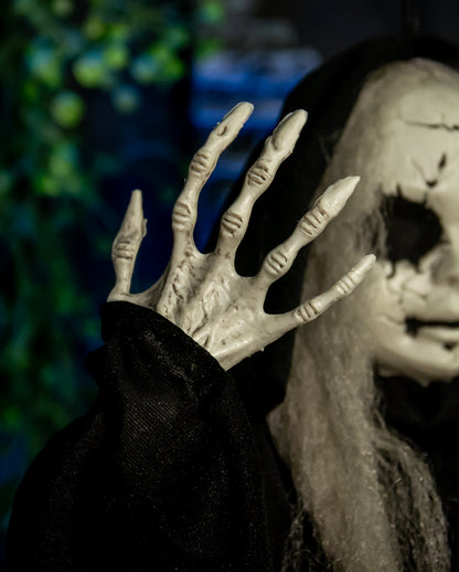 Gebrochene Gothic Puppe Hängefigur 50cm