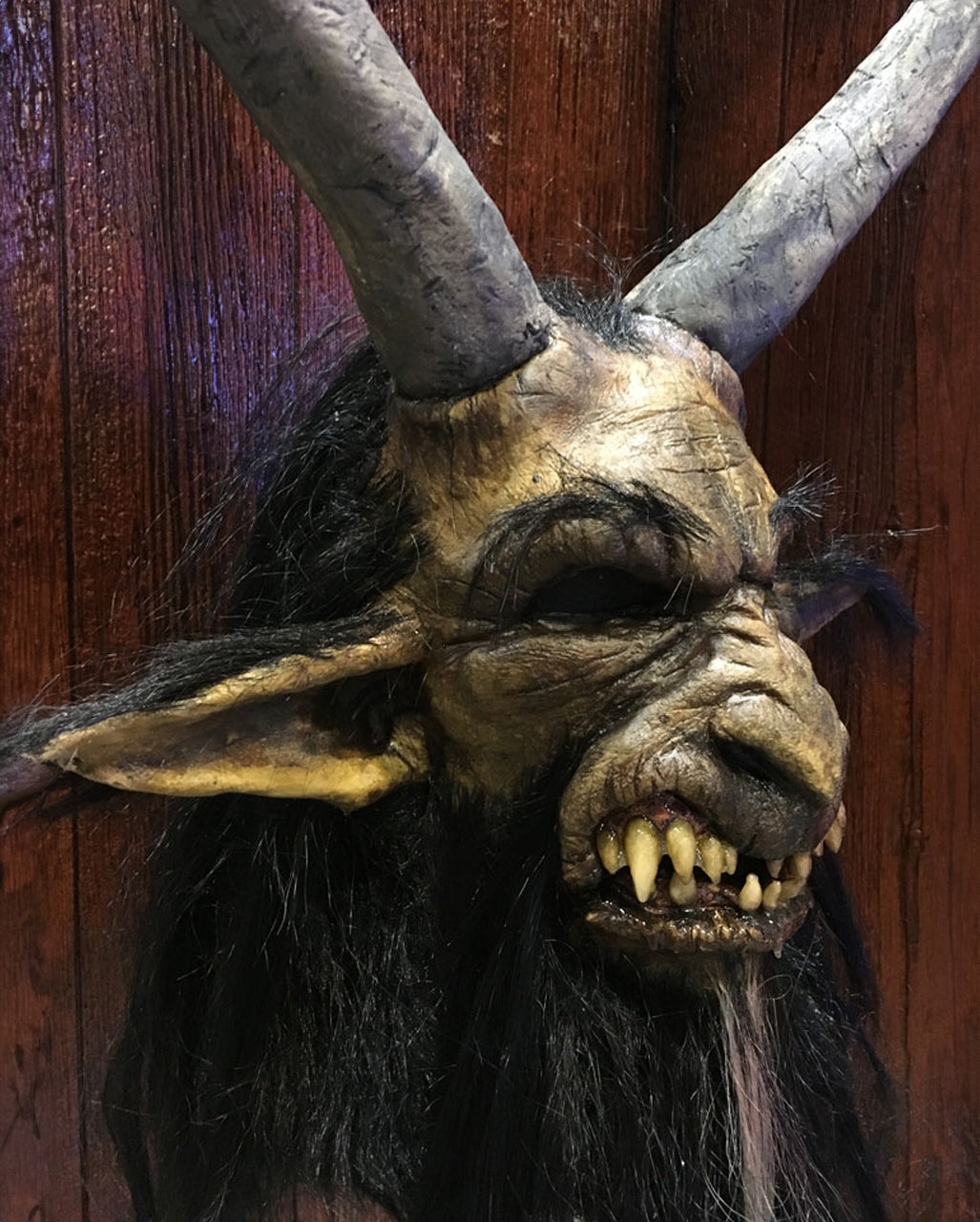 Verstörende Krampus Maske mit Hörnern
