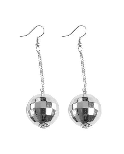Ohrringe mit Discokugel als Accessoire