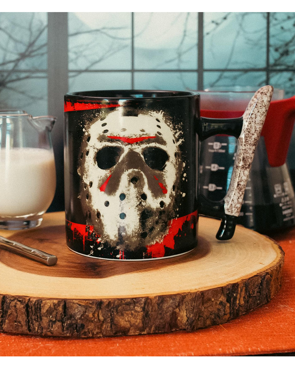 Freitag der 13. Keramiktasse mit Machete als Griff