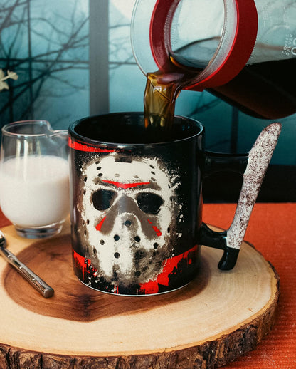 Freitag der 13. Keramiktasse mit Machete als Griff