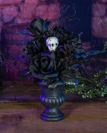 Gothic Vase mit schwarzen Rosen & Puttenkopf 31cm,