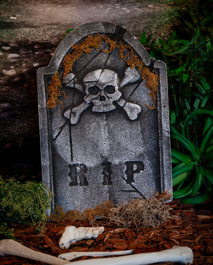 Moosiger R.I.P. Gedenkstein mit Totenkopf 53cm