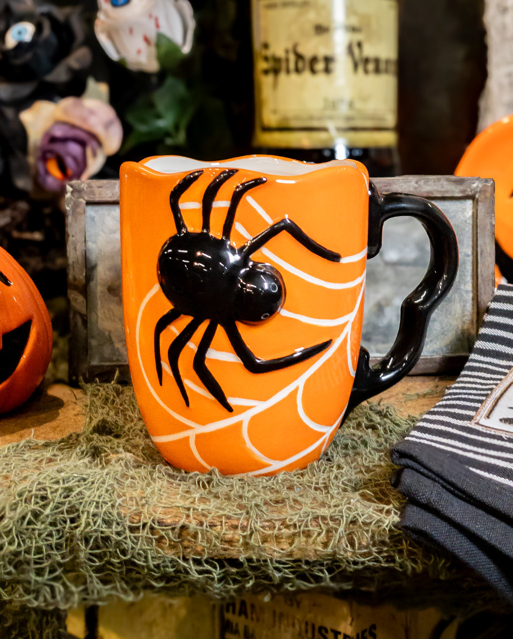 Große Halloween Tasse mit Spinne & Spinnweben 500ml