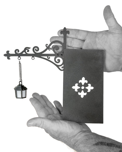 Halloween Bookshelf Lamp with Lantern & LED Lighting, 22.5 cm