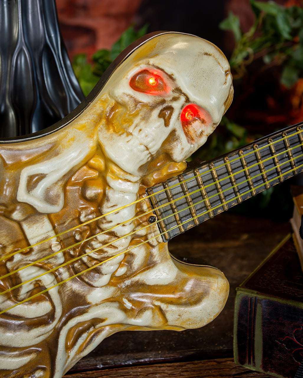 Haunted Skelett Gitarre mit Licht & Sound 58cm