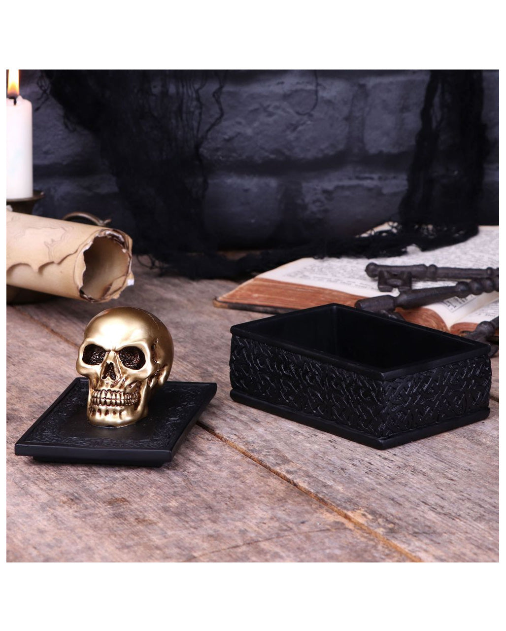 Keltische Box mit Goldenem Totenkopf