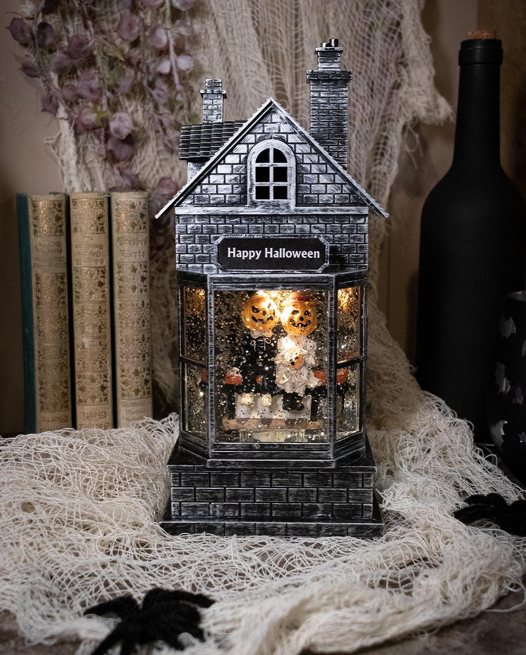 Leuchtendes Wasserhaus mit Pumpkin Paar 27cm