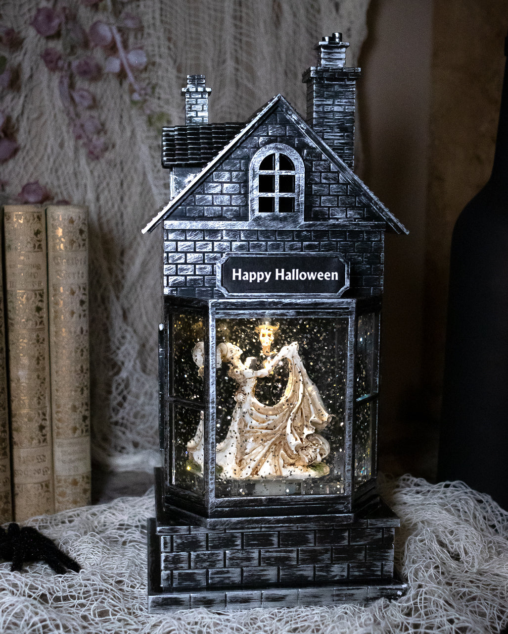 Leuchtendes Wasserhaus mit Skelett Hochzeitspärchen 27cm