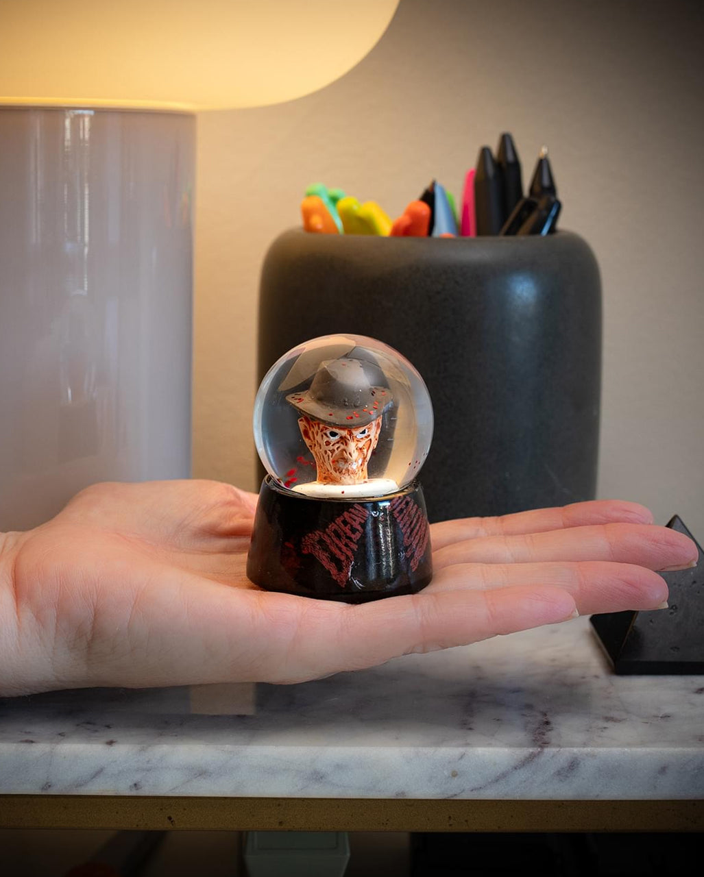 Freddy Krueger Mini-Schneekugel mit Licht 5cm