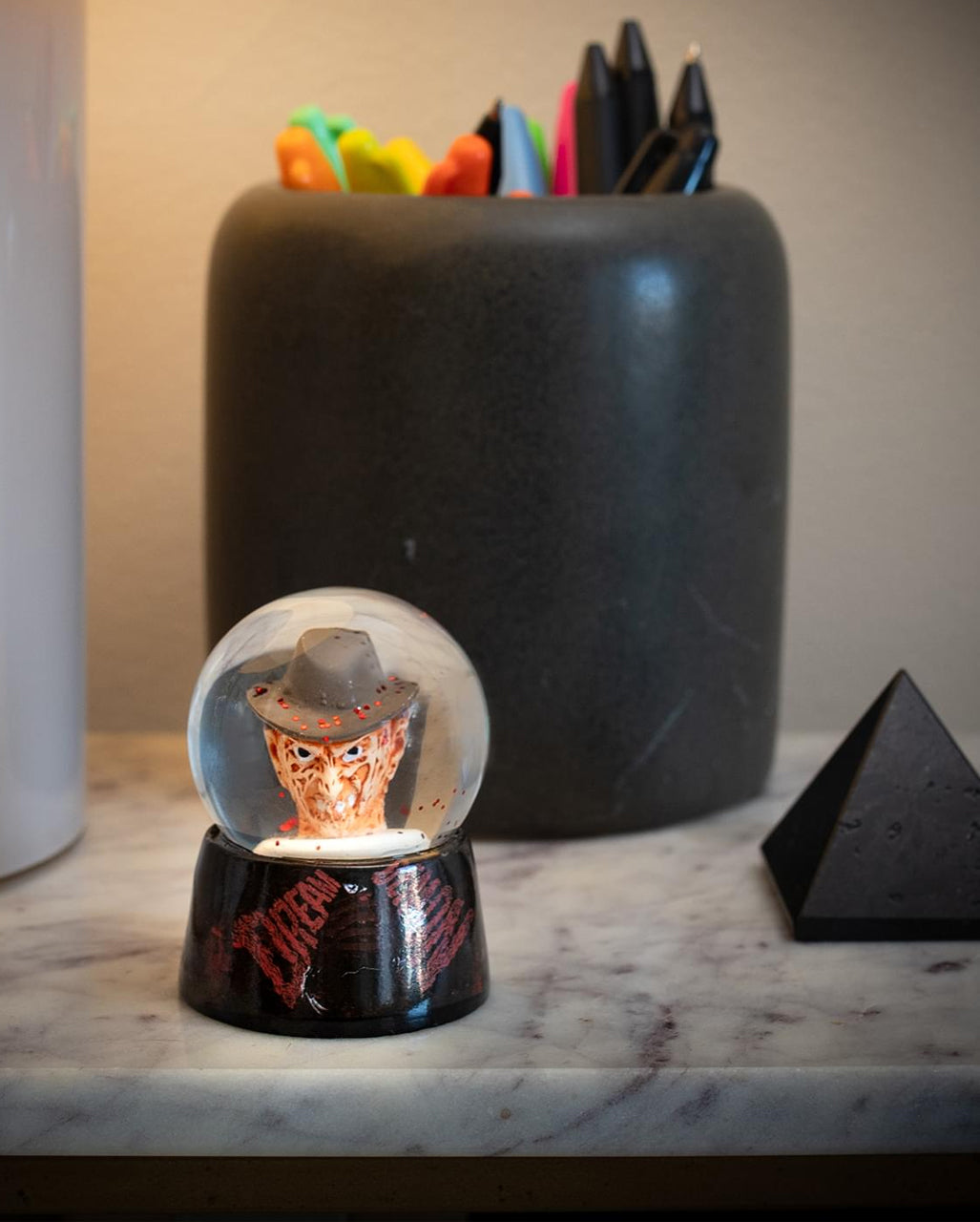 Freddy Krueger Mini-Schneekugel mit Licht 5cm