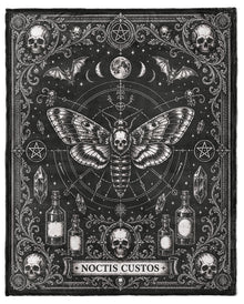 Noctis Manor „Totenkopfschwärmer“ Gothic Kuscheldecke 178x152cm