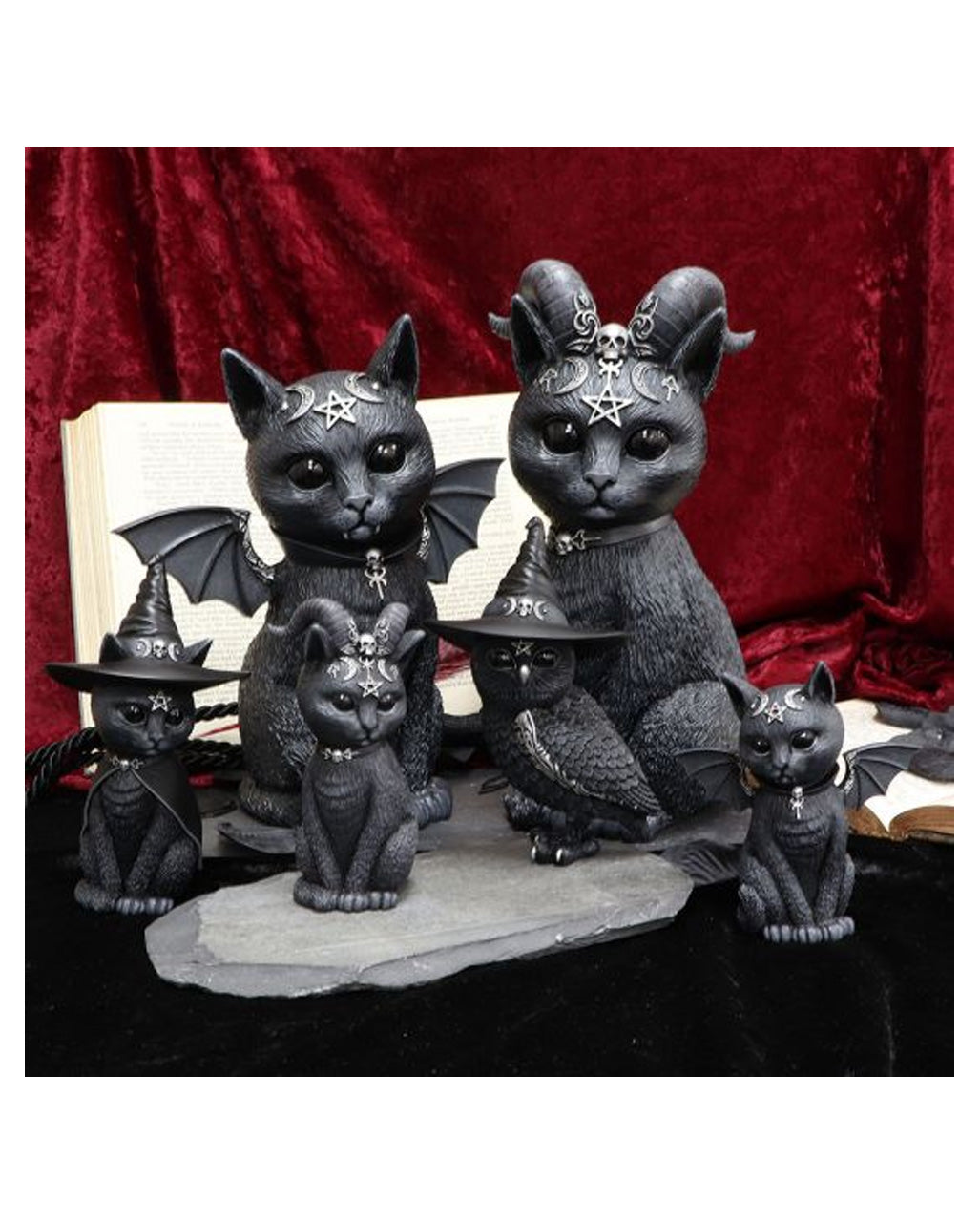 Mystische Katzenfigur mit Ziegenhörner