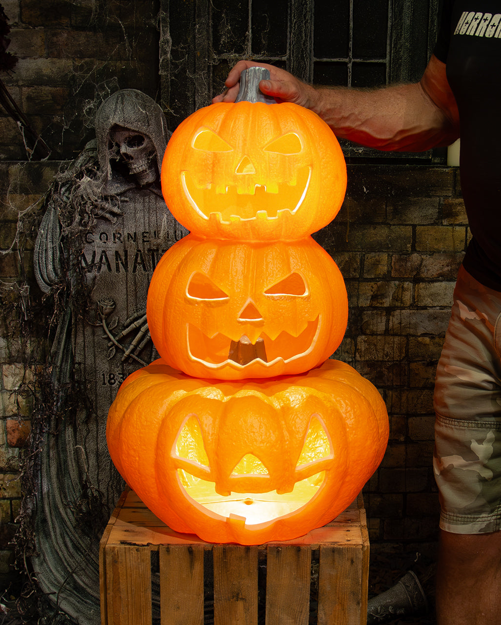 Riesiger Halloween Kürbis Turm mit Beleuchtung 70cm