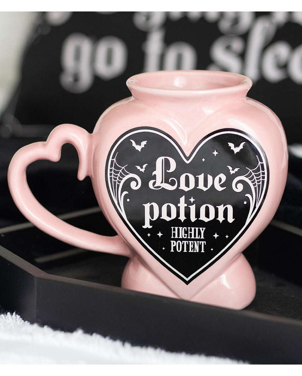 Rosa "Love Potion" Kaffeebecher in Herzform
