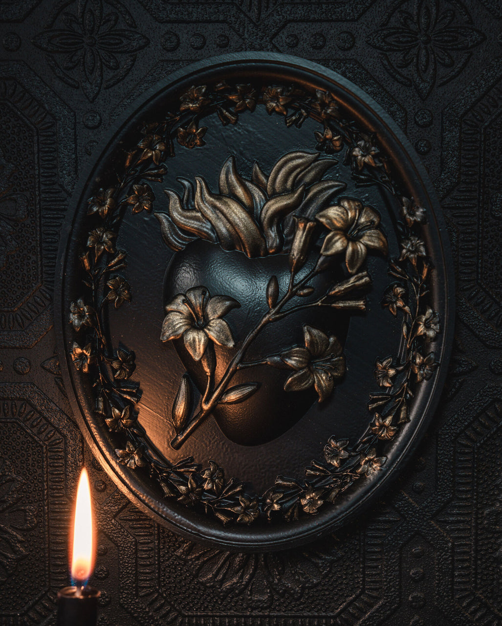 Sacred Heart Gothic Mural With Lilies 20cm