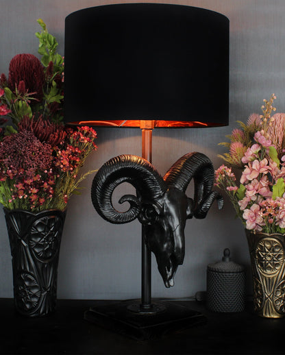 Schwarze Ram Skull Lampe mit Lampenschirm 68cm