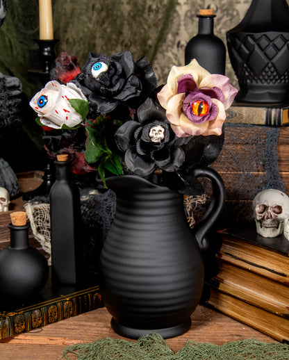 Schwarze Gothic Rose mit blauem Auge