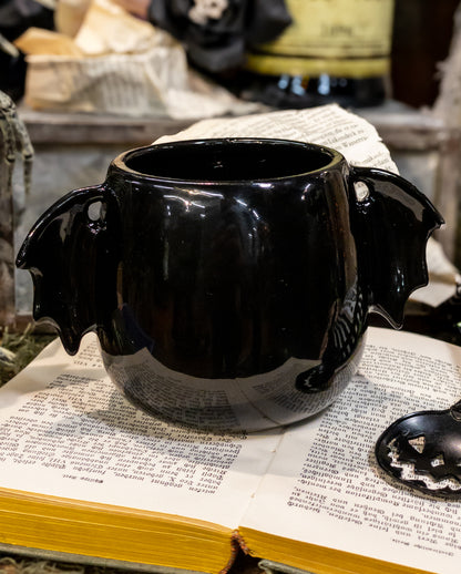Schwarze Keramiktasse mit Fledermausflügeln 400ml