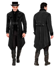 Schwarzer Gothic Mantel als Kostüm