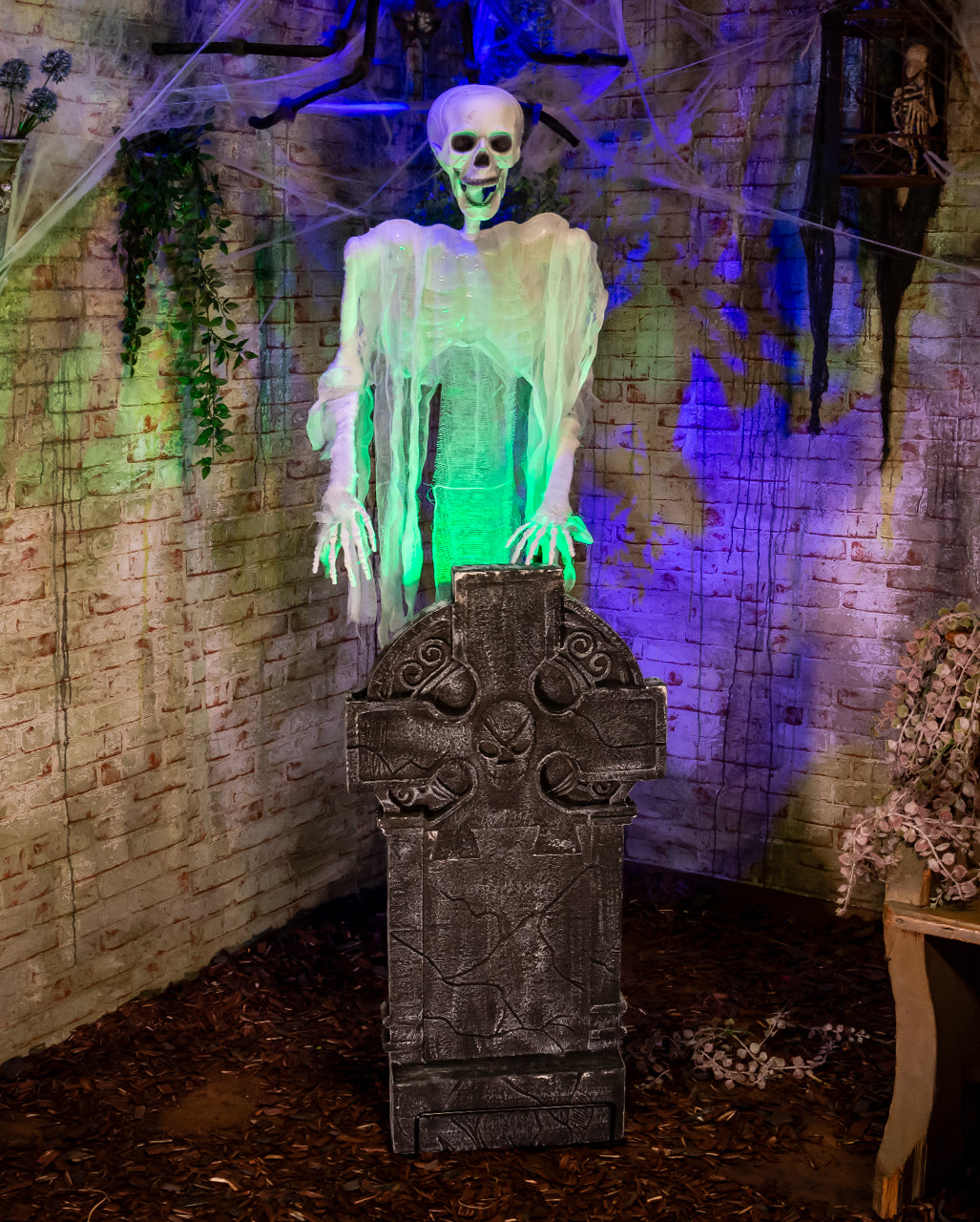 Floating Ghost Skeleton & Gravestone With Light & Sound 175cm