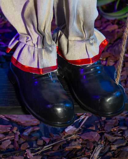 Sich schüttelnder Killerclown auf Schaukel 140cm