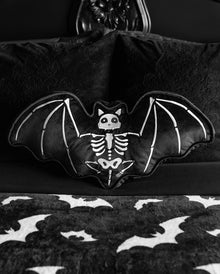 Fledermaus Skelett Dekokissen 52cm