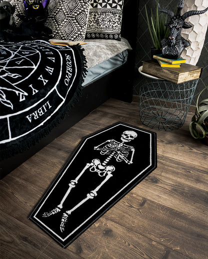 Sarg mit Skelett Teppich
