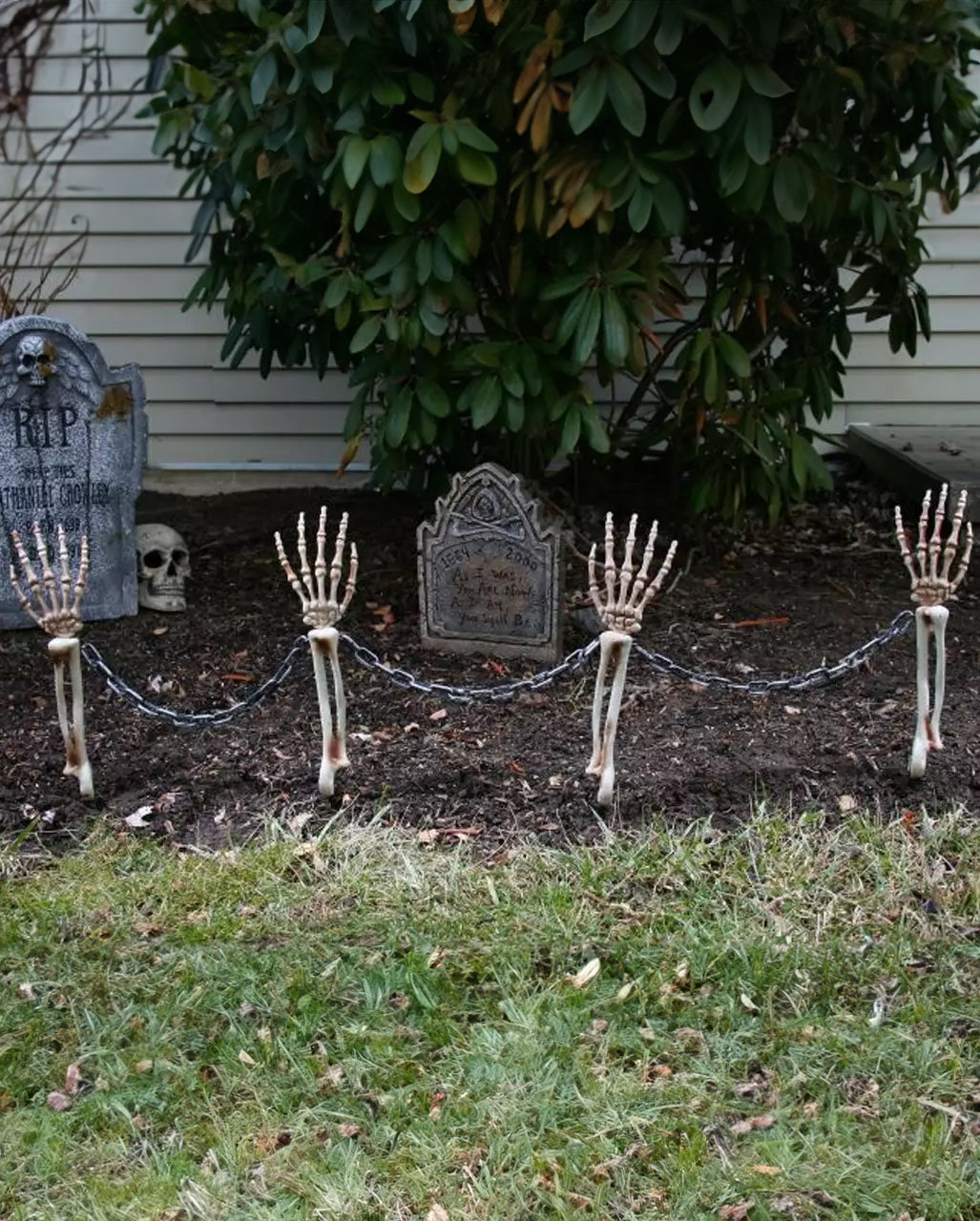 Skelett Hände mit Kette Gartenstecker