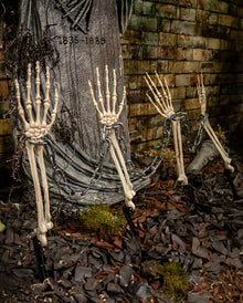 Skelett Hände mit Kette Gartenstecker