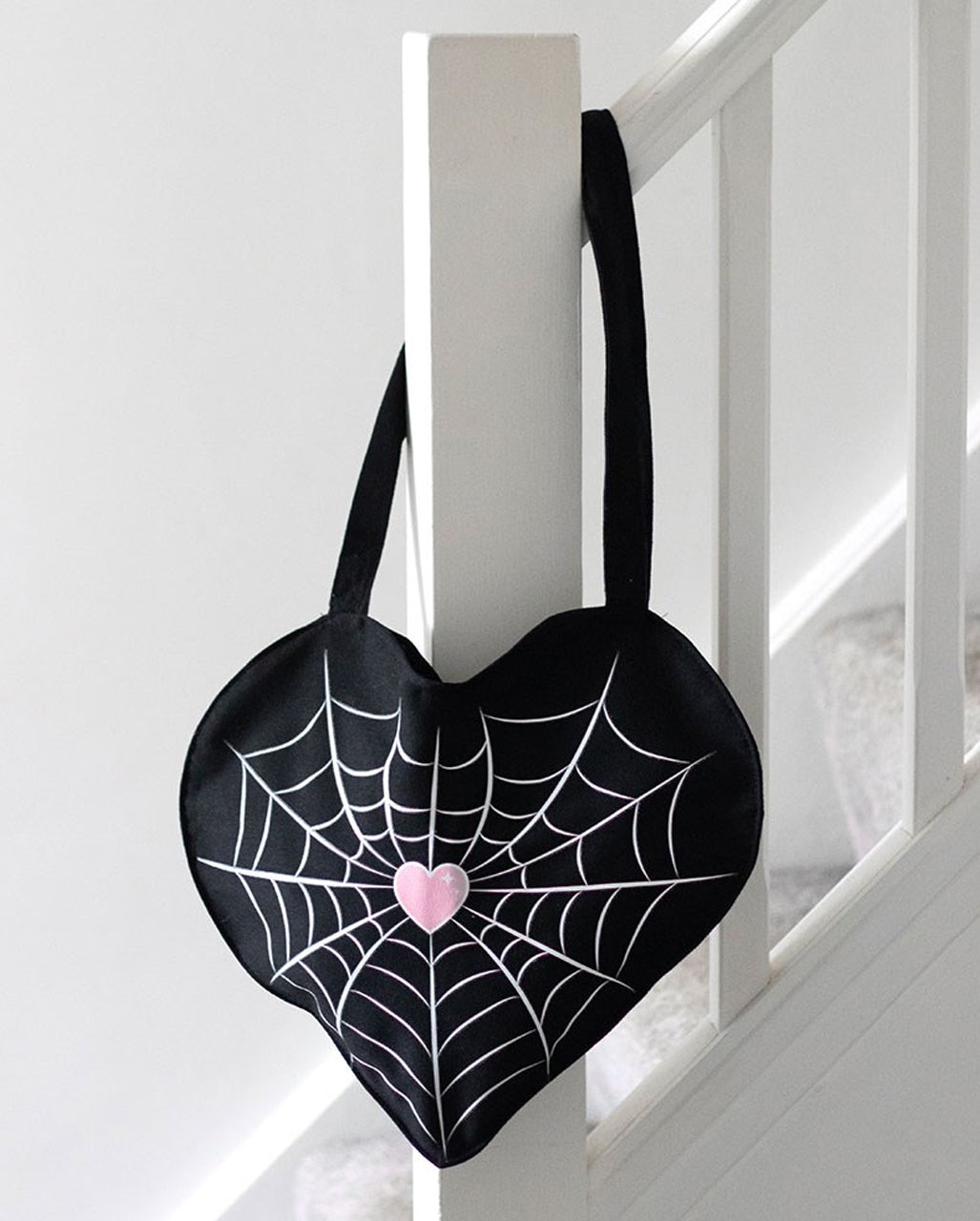 Spiderweb Heart Tragetasche