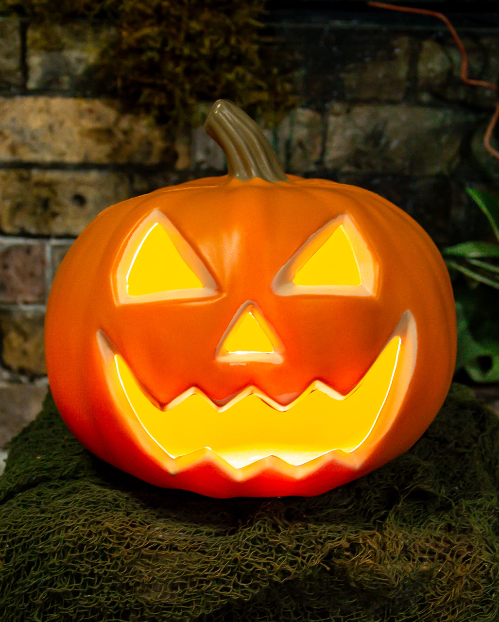 Schauriger Halloween Kürbis mit Beleuchtung 23cm
