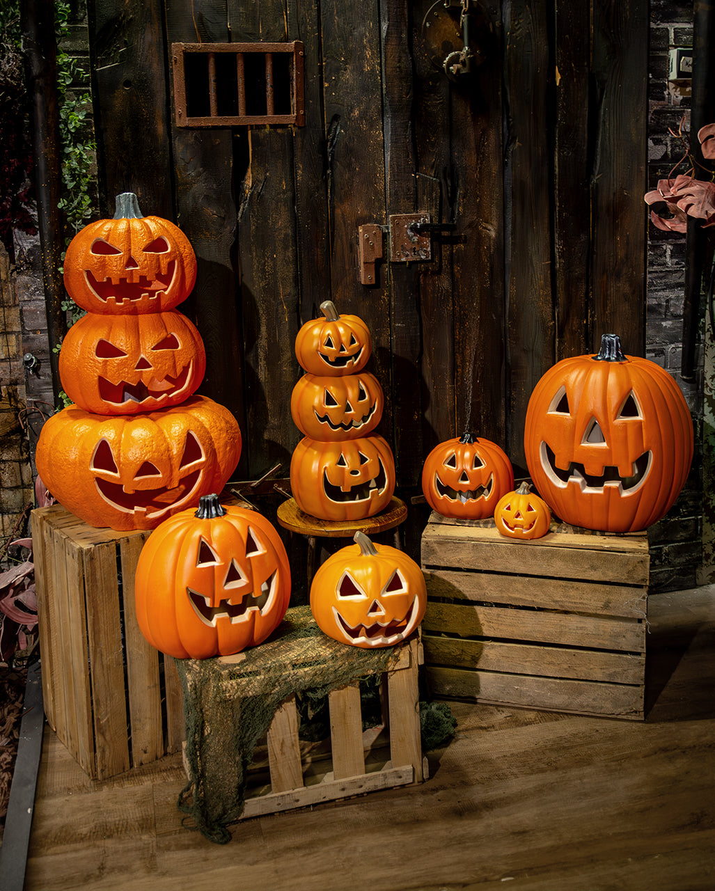 Schauriger Halloween Kürbis mit Beleuchtung 23cm
