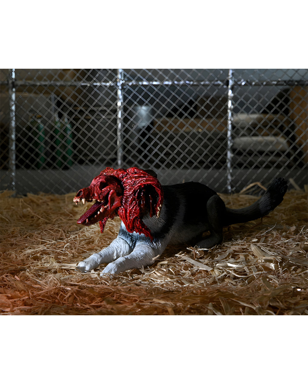 The Thing: Dog Creature Ultimate Deluxe Actionfigur 18cm