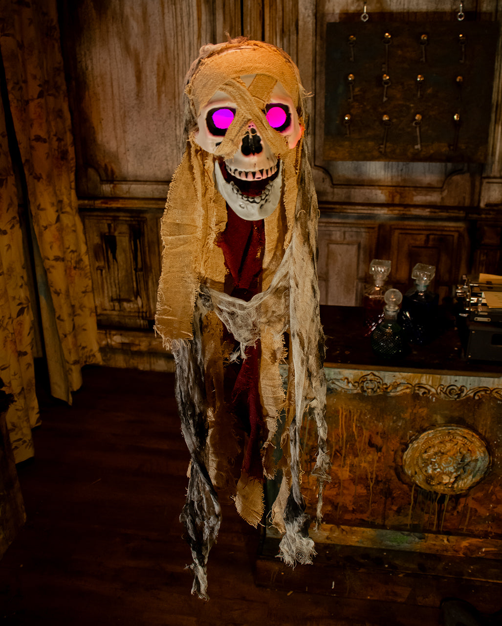 Skull In Rag Look With Luminous Eyes 75cm