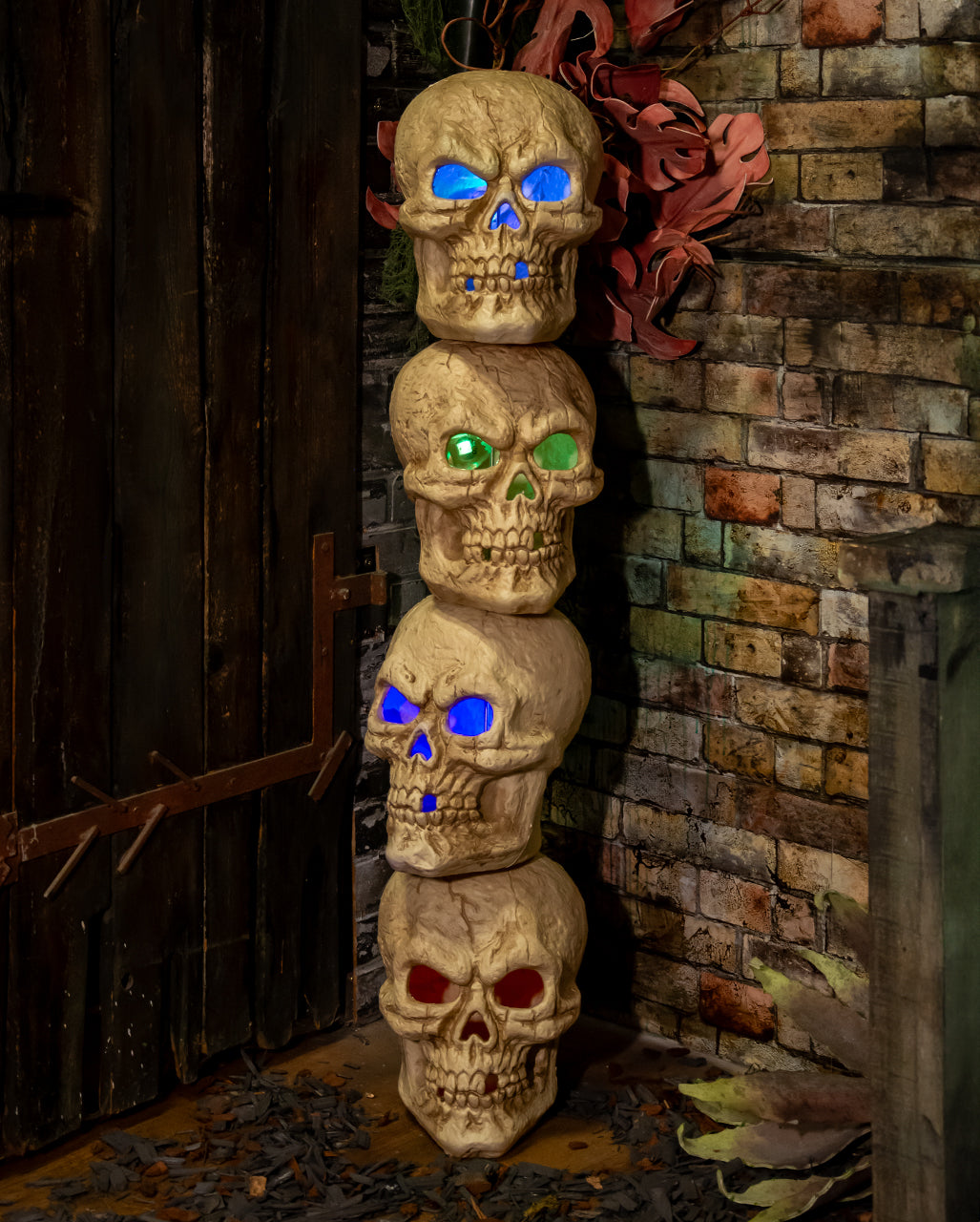 Totenschädel Turm mit 4 Skulls & Licht 120cm
