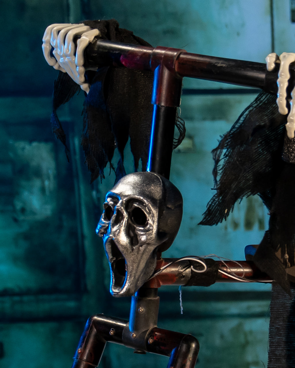 Verfluchtes Dreirad Halloween Animatronic mit Licht & Sound 58cm