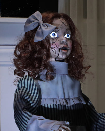 Besessene Geisterpuppe Betty Halloween Animatronic 90cm