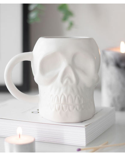 Weiße matte Totenschädel Tasse