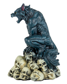 Werwolf auf Totenschädelberg Dekofigur 14cm